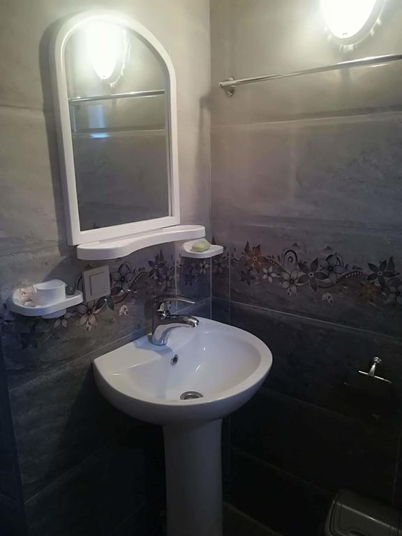Nikoloz Guesthouse Kazbegi Eksteriør bilde